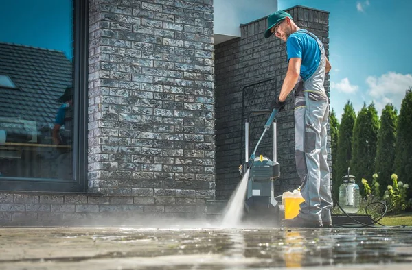 Professional pressure washing service in Kennewick